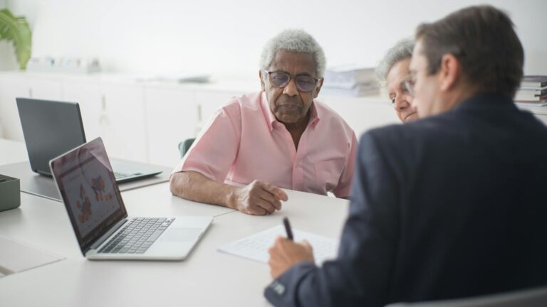 Qu’est ce qu’un courtier en assurance : le rôle pour vos finances ?