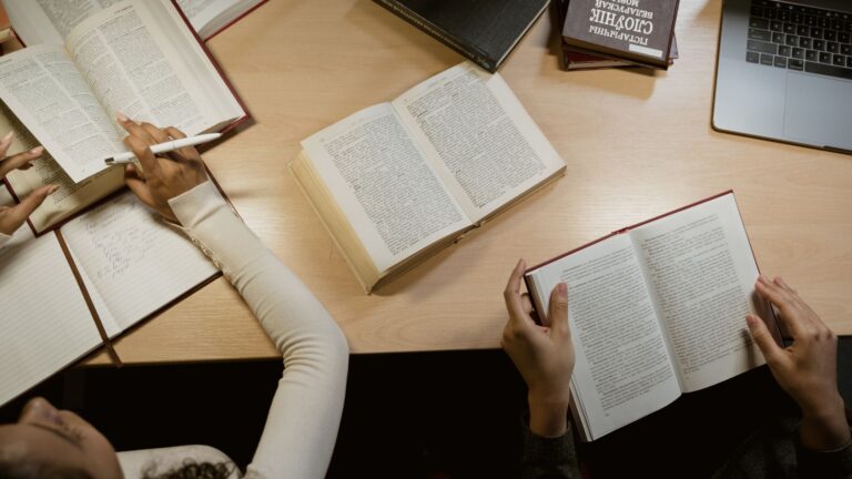 Conseiller financier (étude) : BTS ou master pour s’orienter ?
