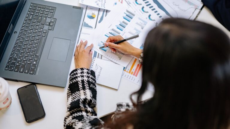 Finance et contrôle de gestion : 5 débouchés après un master