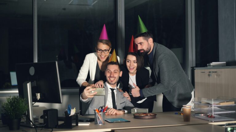 Cadeau pot de départ retraite : arrêtez d’offrir comme tout le monde