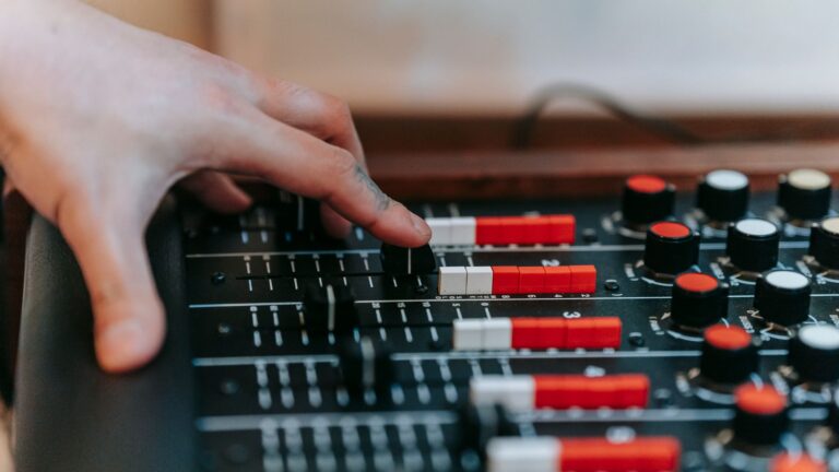 Faire des voix de doublage : étapes pour devenir comédien professionnel